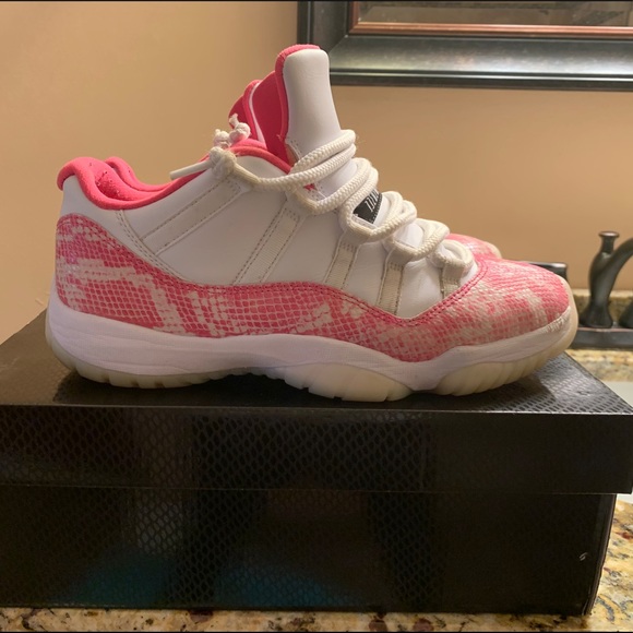 Air retro low Jordan 11 pink snakeskin - Picture 2 of 3
